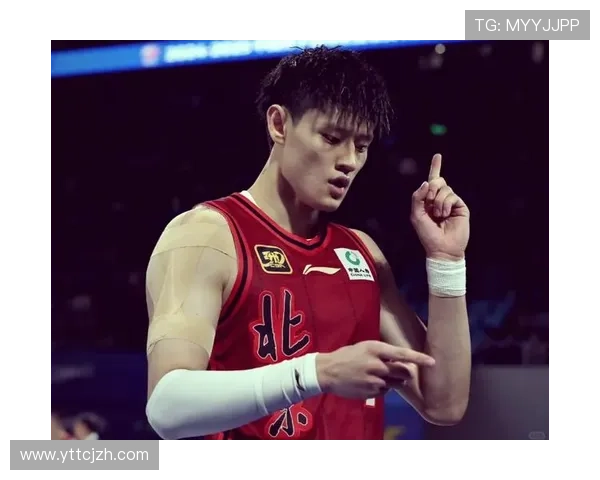 媒体人点评曾凡博表现称其并非特殊球员认为上场时间应进一步压缩 媒体人点评曾凡博表现称其并非特殊球员认为上场时间应进一步压缩