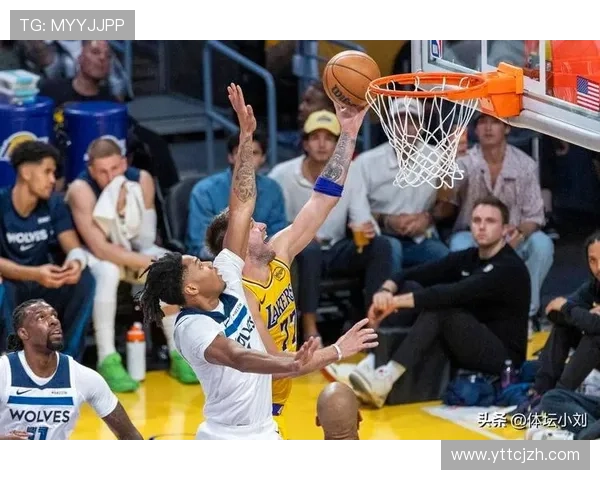 爱德华兹首节强势对飙东契奇高效砍下14分带领球队迅速占据主动 爱德华兹首节强势对飙东契奇高效砍下14分带领球队迅速占据主动